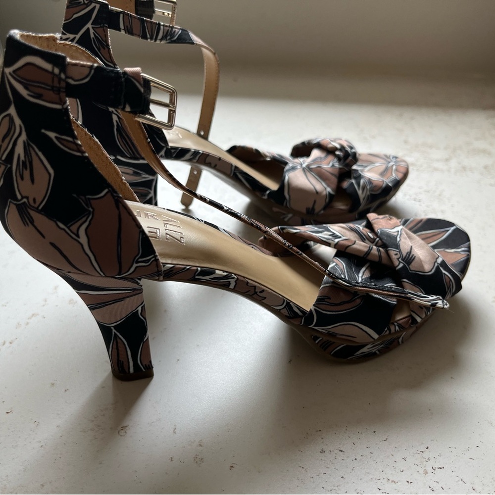 Naturalizer fabric heel